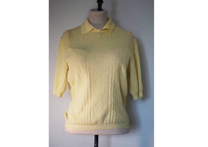 Vintage Hellgelber Polo, Größe 12-14 von NicoleSimoneVintage