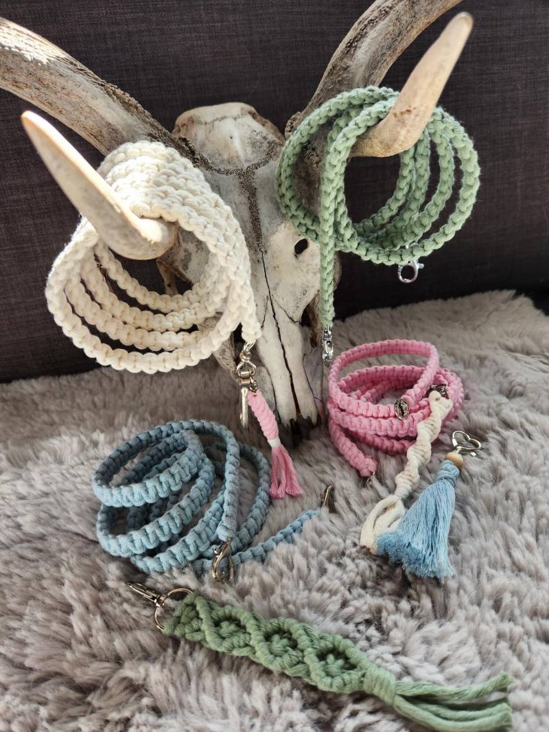 Taschengurt Makrameegurt Handykette Taschenschnalle Makramee Kameragurt Viele Farben Längen Und Karabiner von NicolesMakrameeMacke