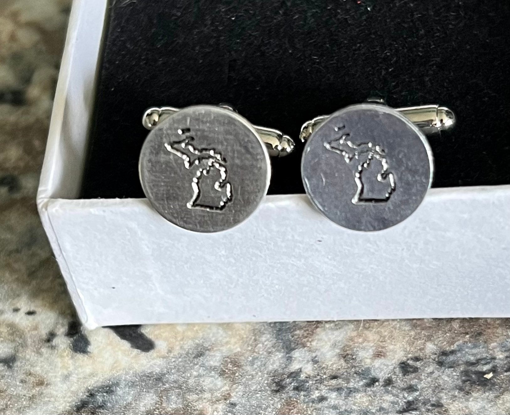 Michigan Personalisierte Handgestempelte Und Gehämmerte Manschettenknüpfe von NicoletteEllenDesign