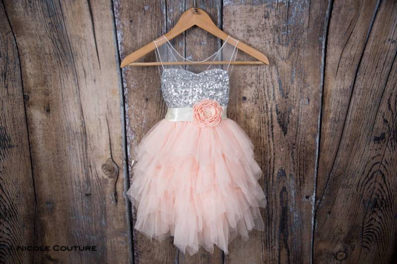 Erröten Tüll Blumenmädchen Kleid, Silber Pailletten Brautkleid, Geburtstag Mädchen, Boho Chic, Cake Smash Outfit von NicolettesCouture