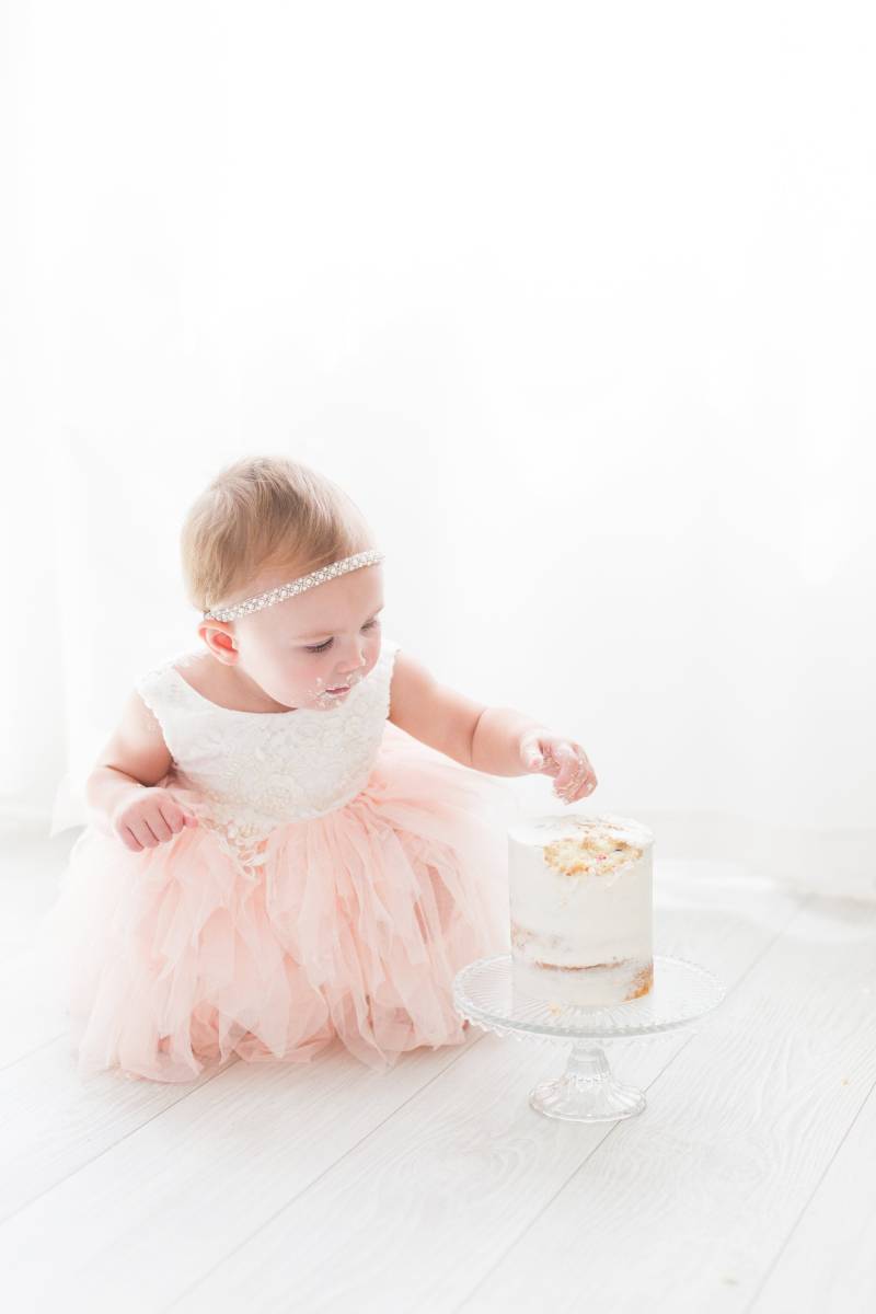 Weiße Spitze Blumenmädchen Kleid, Blush Pink Tüll Brautkleid, Geburtstag Mädchen Tütü Cake Smash Boho Chic Strand Hochzeit. Alanna von NicolettesCouture