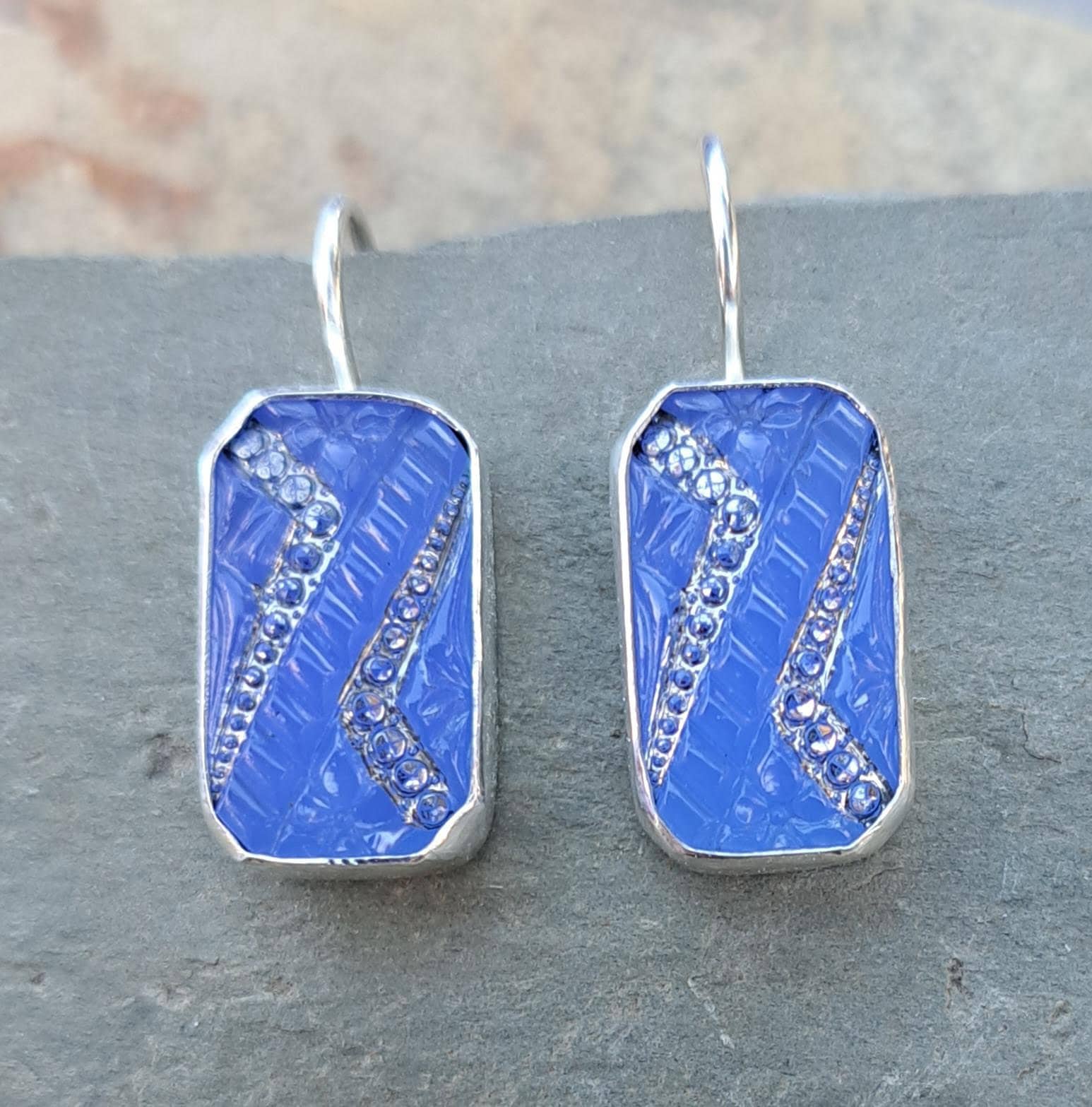 Art Deco Ohrringe Blau Lapis Vintage Glas Sterling Silber von NicolettesJewelry