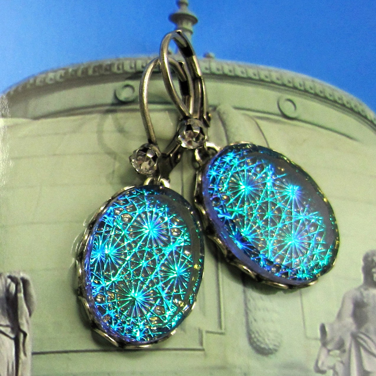 Teal Blau Grün Starburst Vintage Glas Feuer Opal Ohrringe Antik Silber Art Deco von NicolettesJewelry