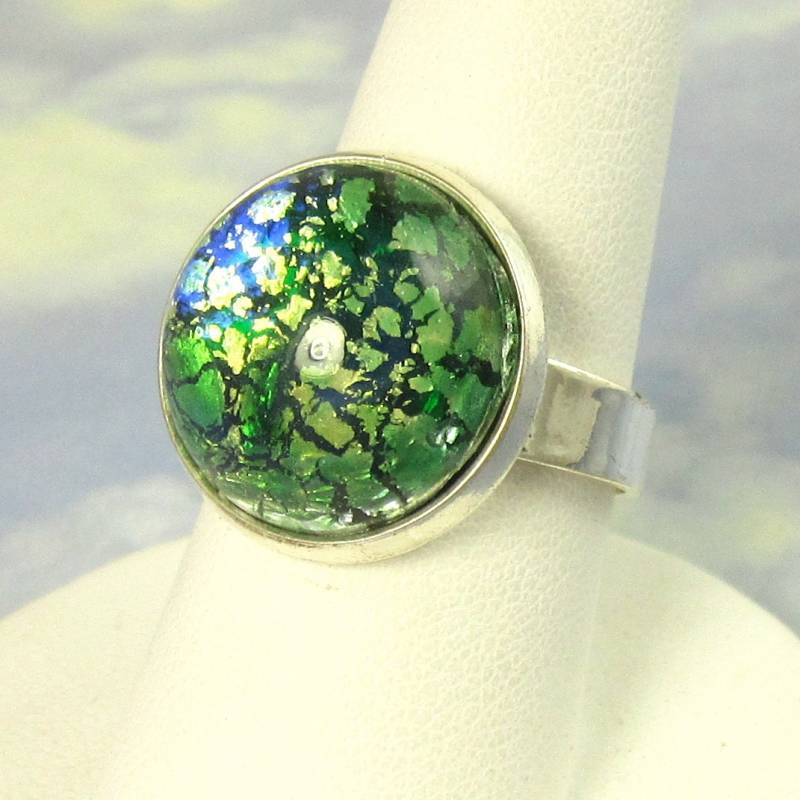 Verstellbarer Cocktailring Grüner Opalglasring Mit Silberband von NicolettesJewelry