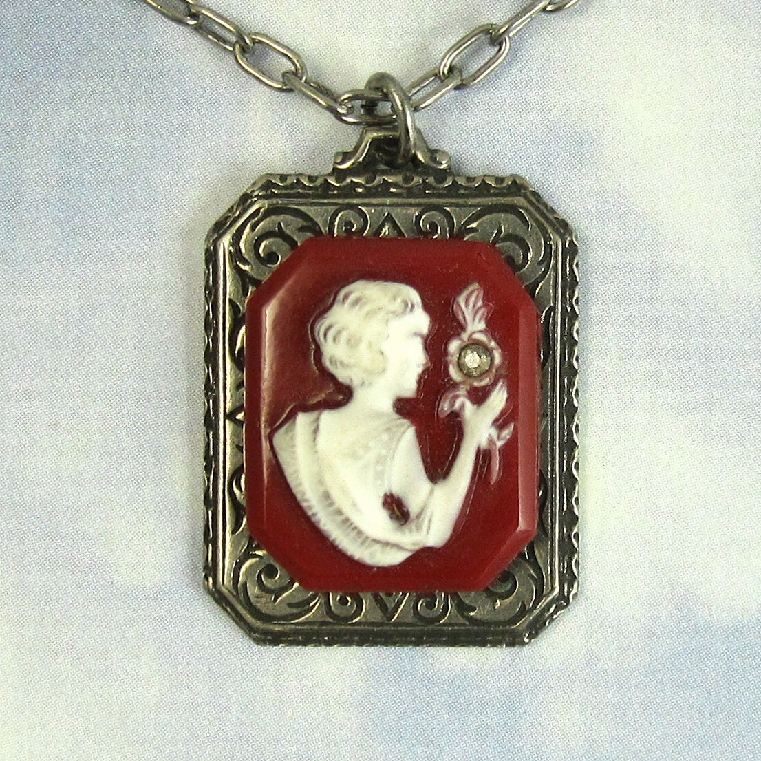 Vintage Anhänger Art-Deco Glas Rot Halskette von NicolettesJewelry