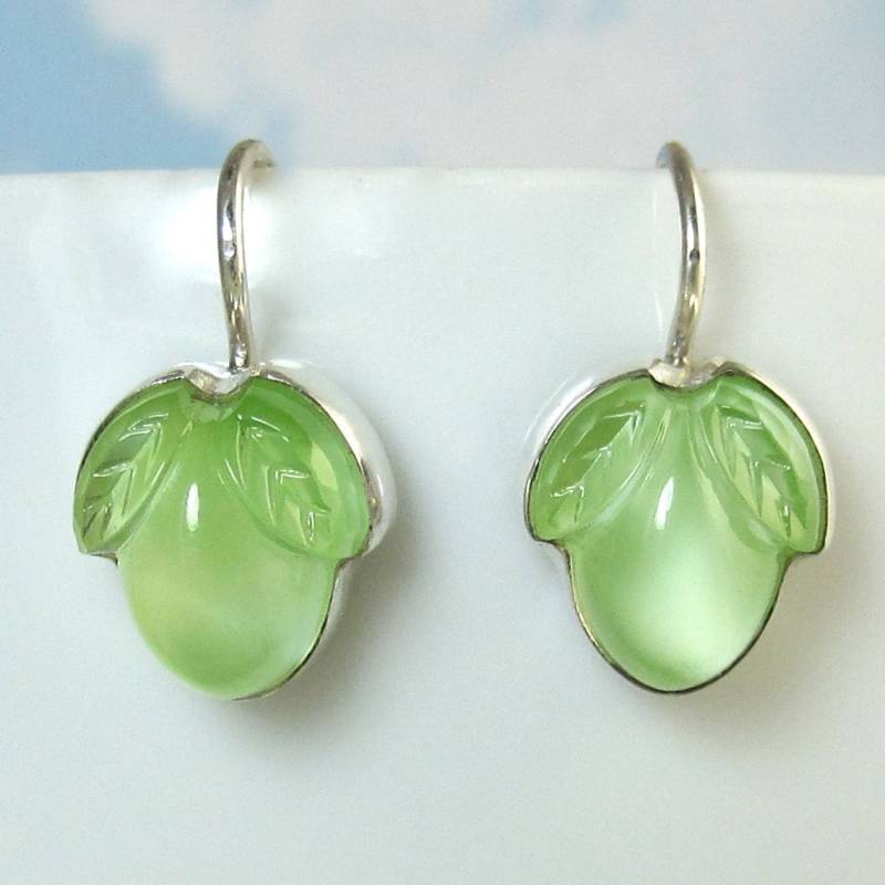 Vintage Glas Mint Green Flower Bud Ohrringe in Sterling Silber Gefasst von NicolettesJewelry