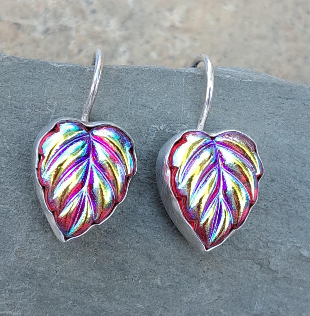 sterling Silber Ohrringe Irisierende Red Leaf Handwerker Schmuck Art-Deco-Schmuck von NicolettesJewelry