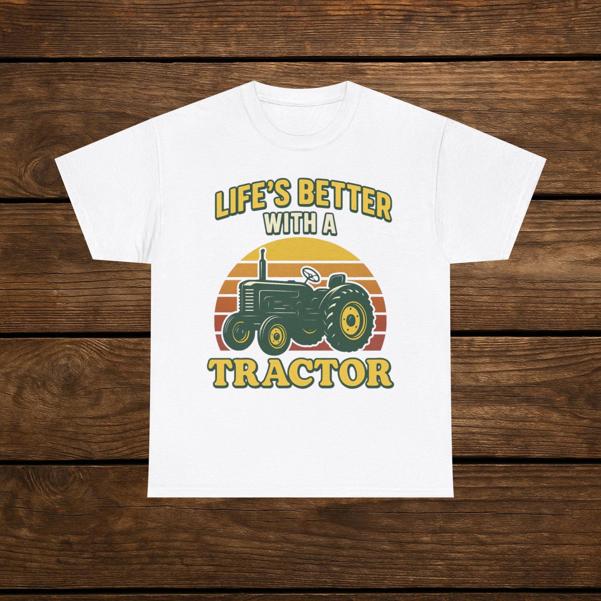 Life's Better On A Tractor - Lustiges T-Shirt Als Geschenk Für Bauern Die Gerne Auf Dem Traktor Sitzen von NidSoErnst