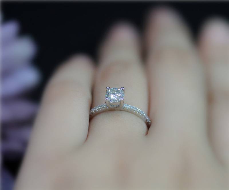 0, 5 Ct Charles & Colvard 5 Mm Runder Brillant Moissanite Ehering Massiv 14K Weißgold Diamanten Eheringe Verlobungsring Anniversaryring von NidaRings