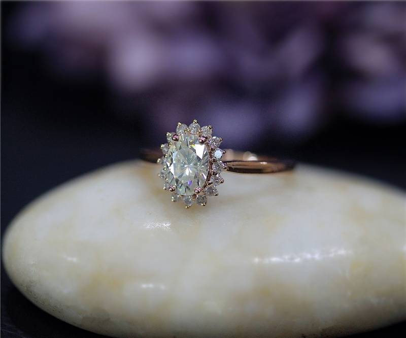 1.5 Ctw Charles & Colvard Oval Brillante Moissanite Ehering Diamanten Akzent Massiv 14K Rose Gold Ring Verlobungsring Jahrestag von NidaRings