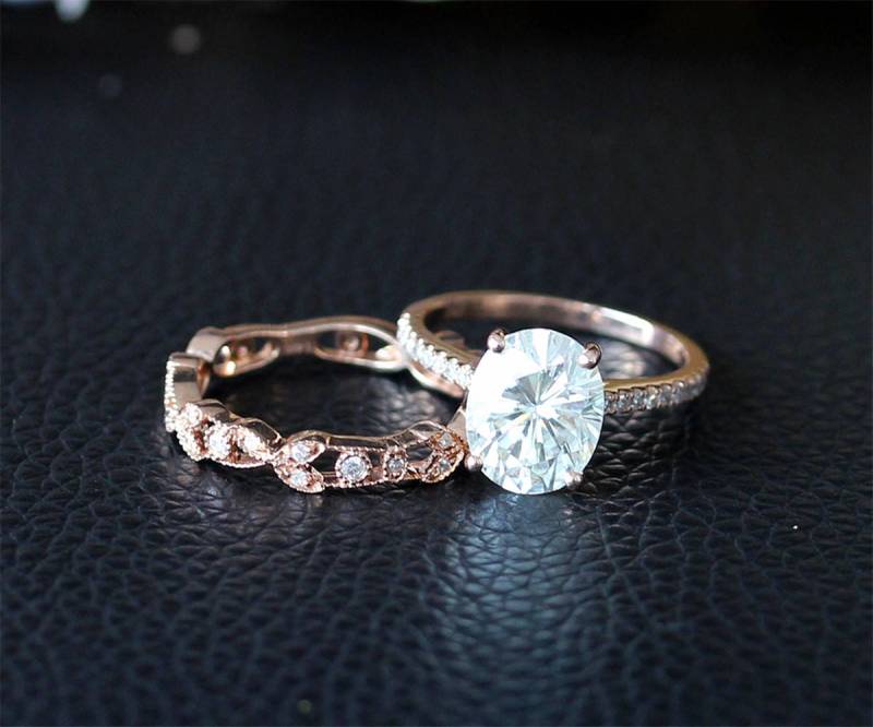 2, 1 Ct C & Immer Ein Moissanite Verlobungsring Set, 7x9mm Oval Ring Set Massiv 14 K Rose Gold Diamant Ehering von NidaRings