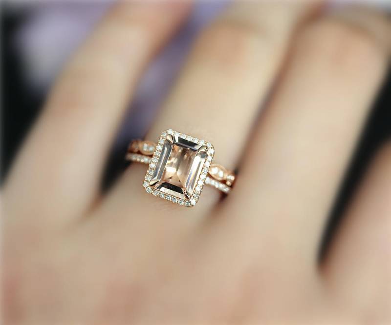 2 Ringe Handgefertigte Engagement Ring Set 7x9mm Smaragd Geschnitten Natürlichen Vs Rosa Morganit Massiv 14 K Rose Gold Braut Gesetzt von NidaRings
