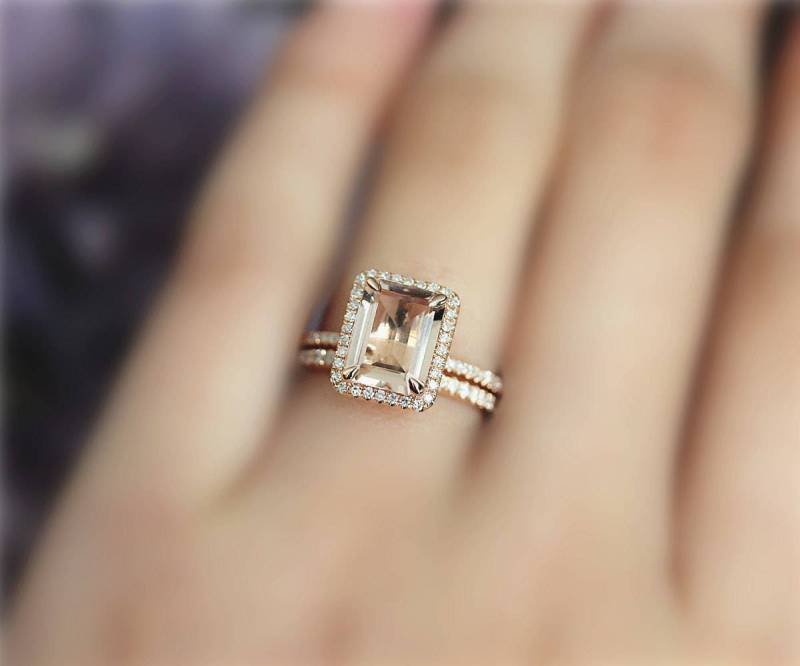 2 Ringe Handgemachte Verlobungsring Set, 7x9mm Smaragd Geschnitten Natürliche Vs Rosa Morganit Ring Gesetzt, Solide 14 K Rose Gold Hochzeits-Set von NidaRings