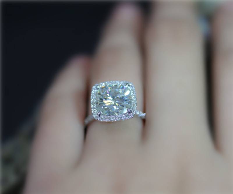 4, 2 Ct Kissen Charles & Colvard Brilliant Moissanite Engegement Ring Echte Diamanten Akzent Solid 14K White Gold Stackableanniversaryring 4, 2 Ct Kissen Charles & Colvard Brilliant Moissanite Engegement Ring Echte Diamanten Akzent Solid 14K White Gold Stackableanniversaryring von NidaRings