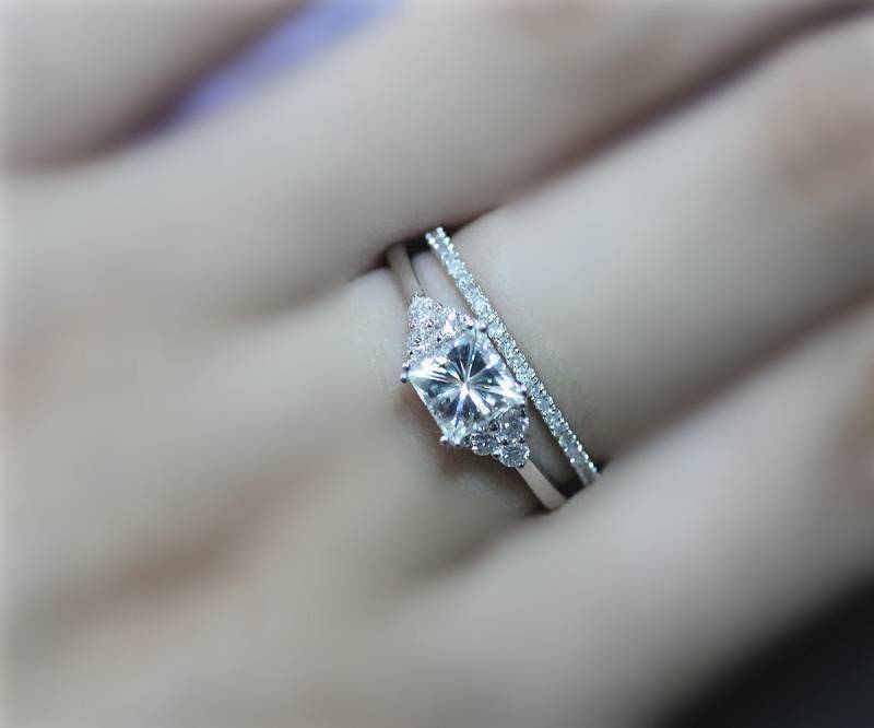 5, 5 Mm Charles & Colvard Prinzessin Moissanite Ring Set Diamant Akzent Massiv 14K White Gold Verlobungsring Ehering Gesetzt Braut von NidaRings
