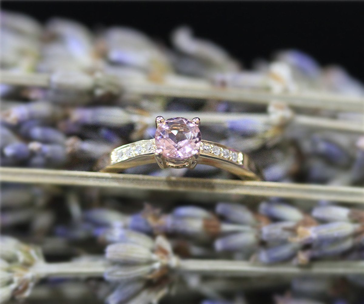 5mm Runde Natürliche Vs Rosa Morganit Ring Fest 14K Gelbgold Ehering Diamant Promise Verlobungsring 5mm Runde Natürliche Vs Rosa Morganit Ring Fest 14K Gelbgold Ehering Diamant Promise Verlobungsring von NidaRings