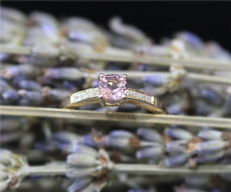 5mm Runde Natürliche Vs Rosa Morganit Ring Fest 14K Gelbgold Ehering Diamant Promise Verlobungsring 5mm Runde Natürliche Vs Rosa Morganit Ring Fest 14K Gelbgold Ehering Diamant Promise Verlobungsring von NidaRings