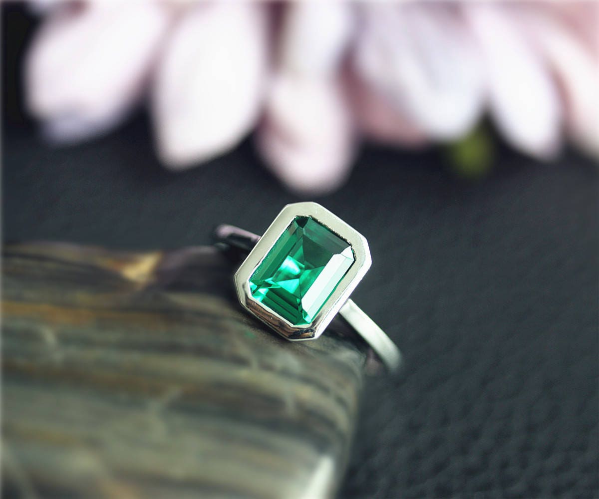 6x8mm Smaragd Geschnitten Behandelten Ring Massiv 14K Weißgold Verlobungsring Ehering Valentinstag Braut Dunkel Grün Gemring von NidaRings