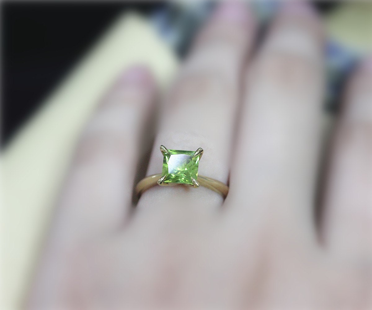 August Birthstone Ring, Echter Peridot-Ring, Prinzessin Peridot Verlobungsring, Gelb Solide 14 K Gold Solid Jubiläumsring von NidaRings