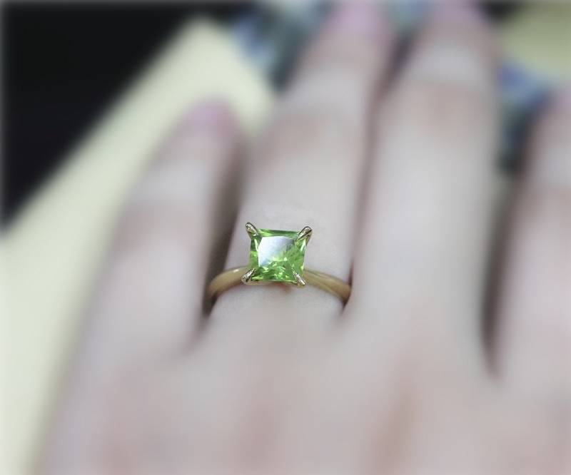 August Birthstone Ring, Echter Peridot-Ring, Prinzessin Peridot Verlobungsring, Gelb Solide 14 K Gold Solid Jubiläumsring von NidaRings