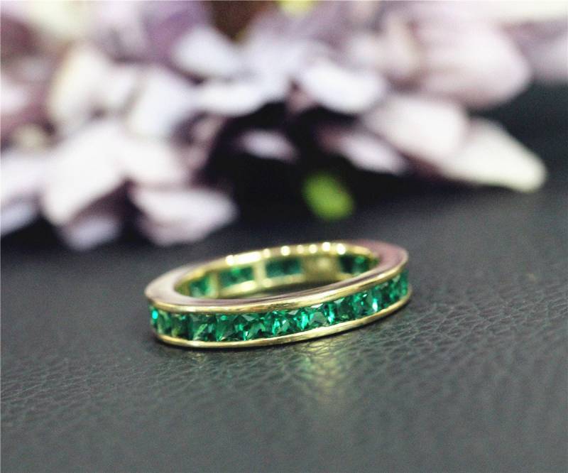 Behandelten Smaragd Ehering, Voller Ewigkeit Engagement Princess Ring Massiv 14K Gelb Gold Ring, Jahrestag, Geburtstag von NidaRings