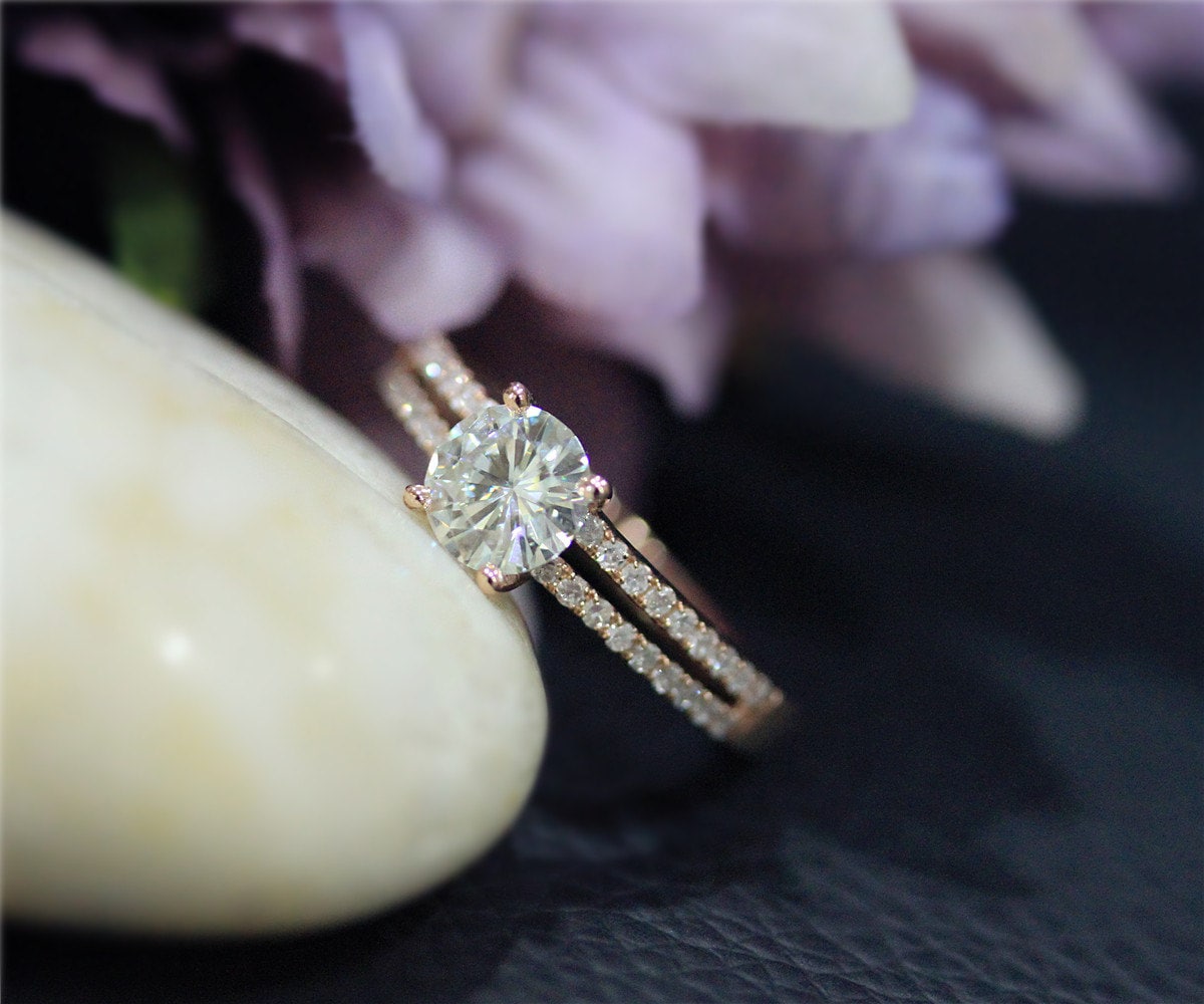 Diamanten Akzent 1 Ctw Charles & Colvard Brillant Moissanite Ring Rund Verlobungsring Massiv 14K Rose Gold Hochzeit von NidaRings