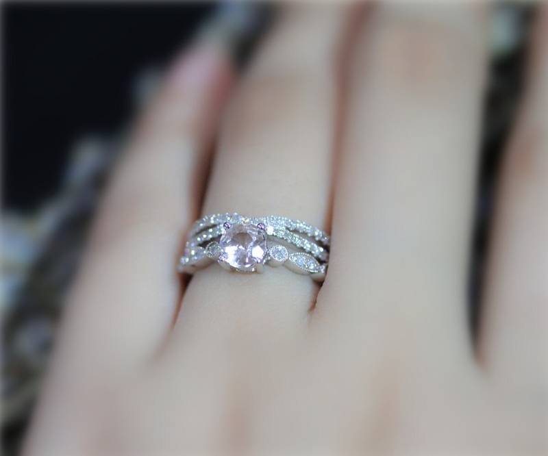 Echte Rosa Morganit Ring Set Runde Gem Diamant Akzent Solid 14K Weissgold Verlobungsring Braut Ehering von NidaRings