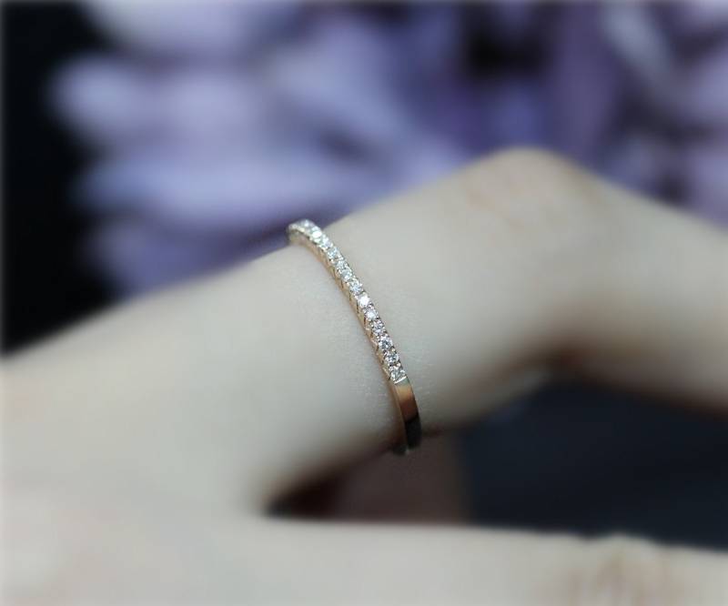 Elegante Halb Ewigkeit Diamanten Ehering Trauring 14K Roségold Verlobungsring Jahrestag Ring Stapelbarer von NidaRings