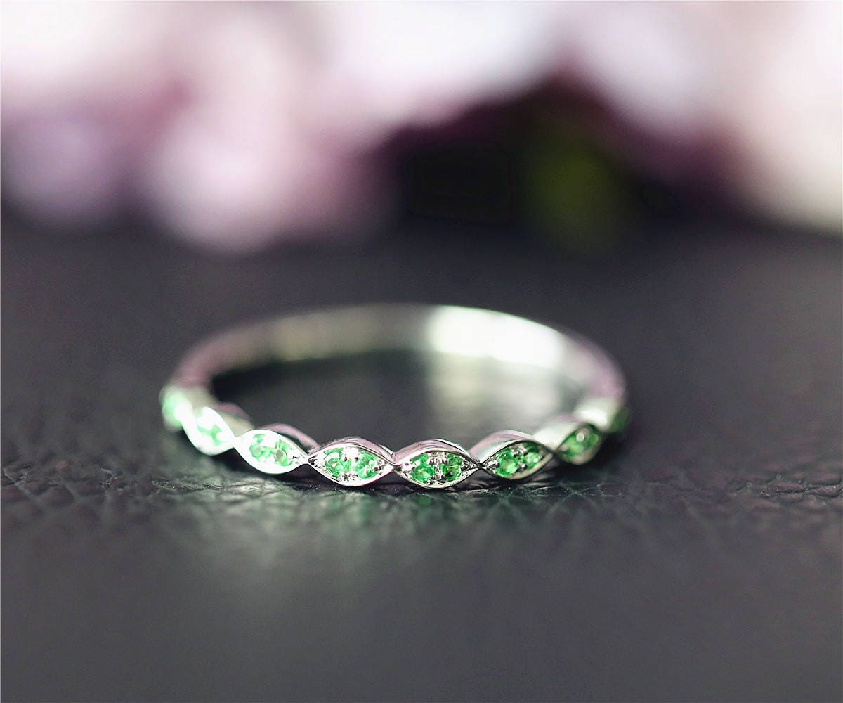 Geburtsstein Für Mai Natürliche Smaragd Ring Ehering Eine Halbe Ewigkeit Massiv 14K Weissgold Verlobungsring Jubiläum von NidaRings
