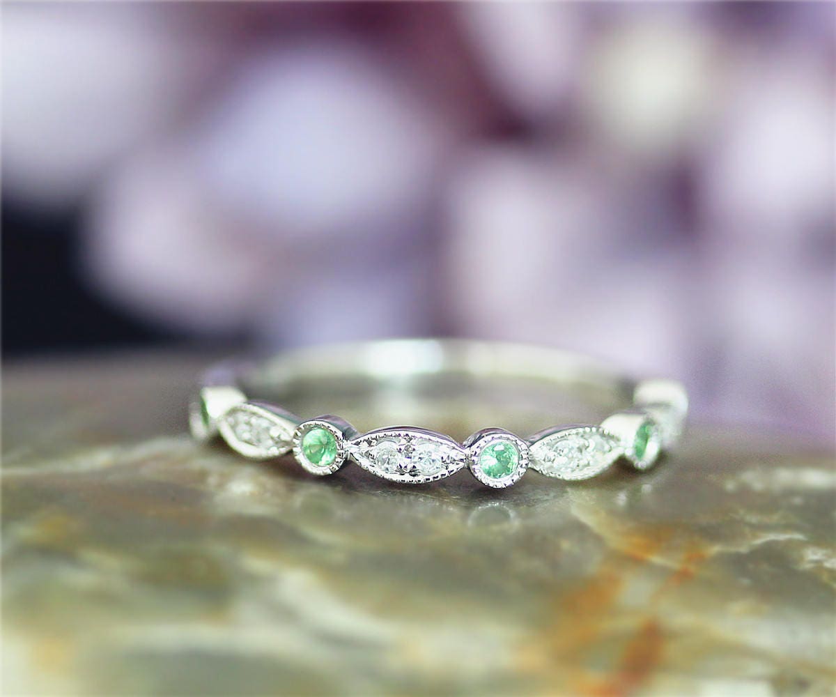 Geburtsstein Für Mai Natürliche Smaragd Und Ring Ehering Eine Halbe Ewigkeit Massiv 14K White Gold Verlobungsring Jubiläum Diamantring von NidaRings
