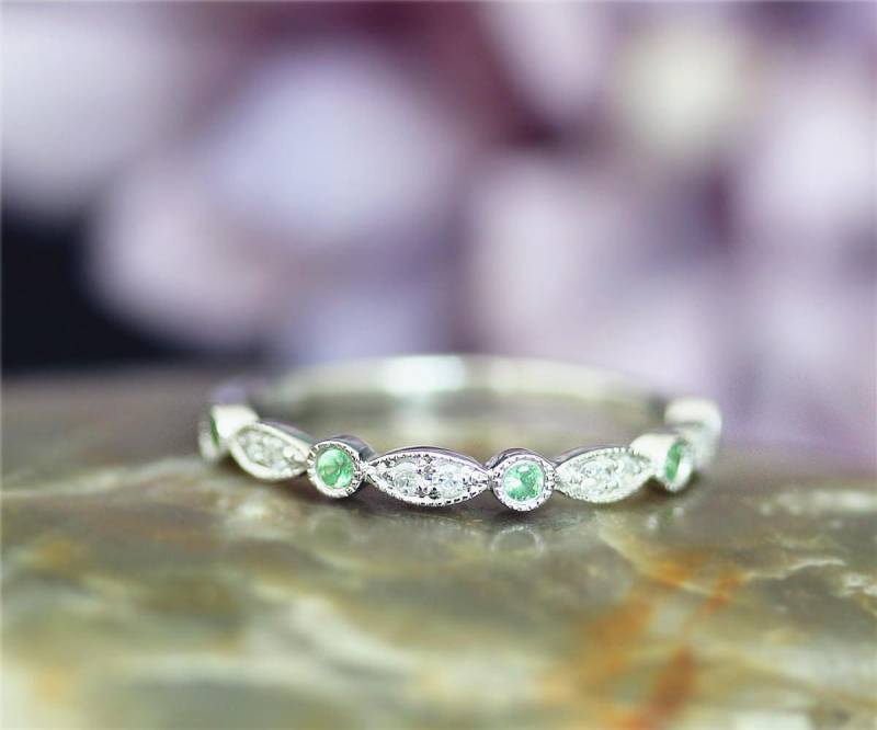 Geburtsstein Für Mai Natürliche Smaragd Und Ring Ehering Eine Halbe Ewigkeit Massiv 14K White Gold Verlobungsring Jubiläum Diamantring von NidaRings