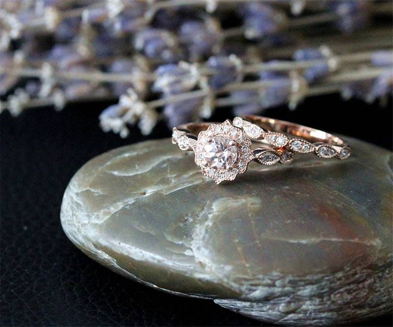 Gorgeus Braut-Set, 5 Mm Runde, Echten Rosa Morganit Ring Set Massiv 14 K Rose Gold Ring, Diamant Ehering Rotgold Verlobungsring von NidaRings