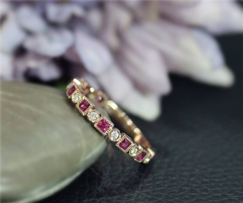 Natural Diamond & Red Ruby Hochzeitsring 3/4 Eternity Engagement Solid 14K Rose Gold Ring Anniversary Matching Band Birthdaygift von NidaRings