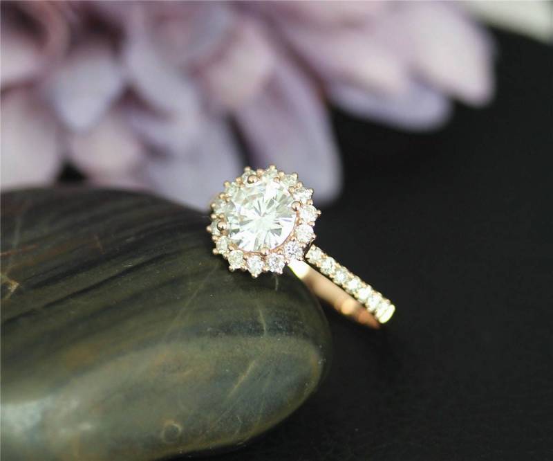 Neu 1, 0 Ct Charles & Colvard Runde Immer Ein Moissanite Ring Massiv 14K Rose Gold Ehering Verlobungsring von NidaRings