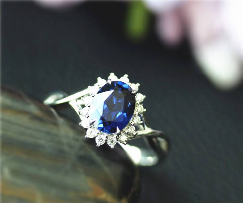 Ovale Schnitt Behandelt Saphir-Ring Geburtstagsgeschenk Solide 14K Weißgold Ring Blauen Edelstein Verlobungsring Ehering Valentins Überraschung von NidaRings