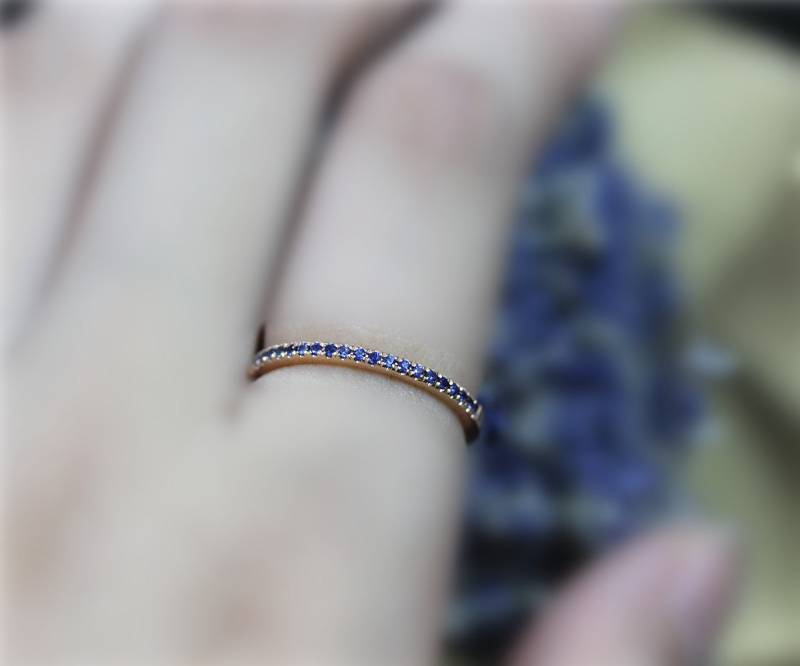 Schlichtes Design Real Vs Saphir Ehering Massiv 14K Rose Gold Band Blauen Edelstein Ring Promise Verlobungsring Passende von NidaRings