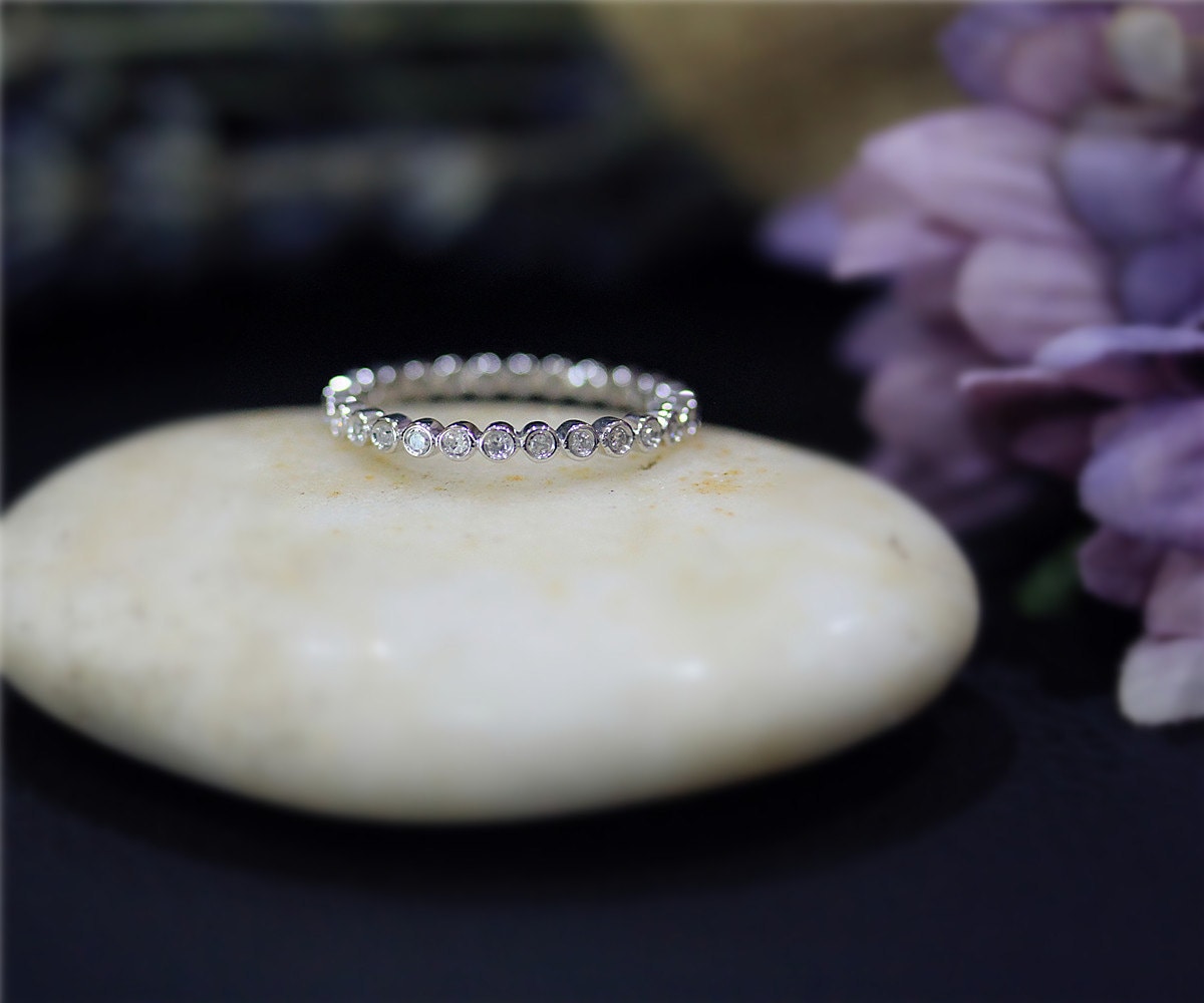 Voller Phantasie Diamanten Trauring Ehering Massiv 14K Weißgold Ring Versprechen Jubiläum Stapelbar Memoirering Passende Band von NidaRings