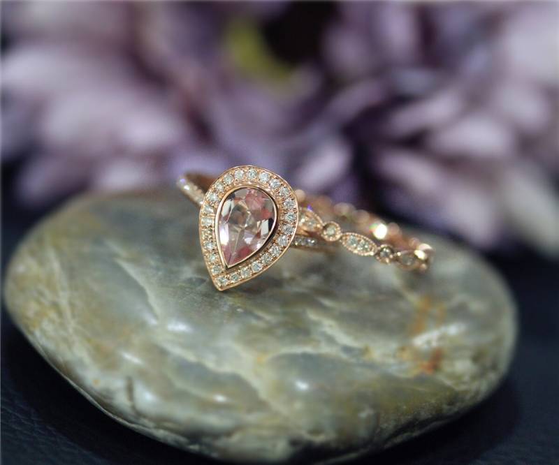 Vs. Rosa Morganit Birne Halo Diamond Ring Set 2 Stück Engegement Set Solid 14K Rose Gold Hochzeit von NidaRings