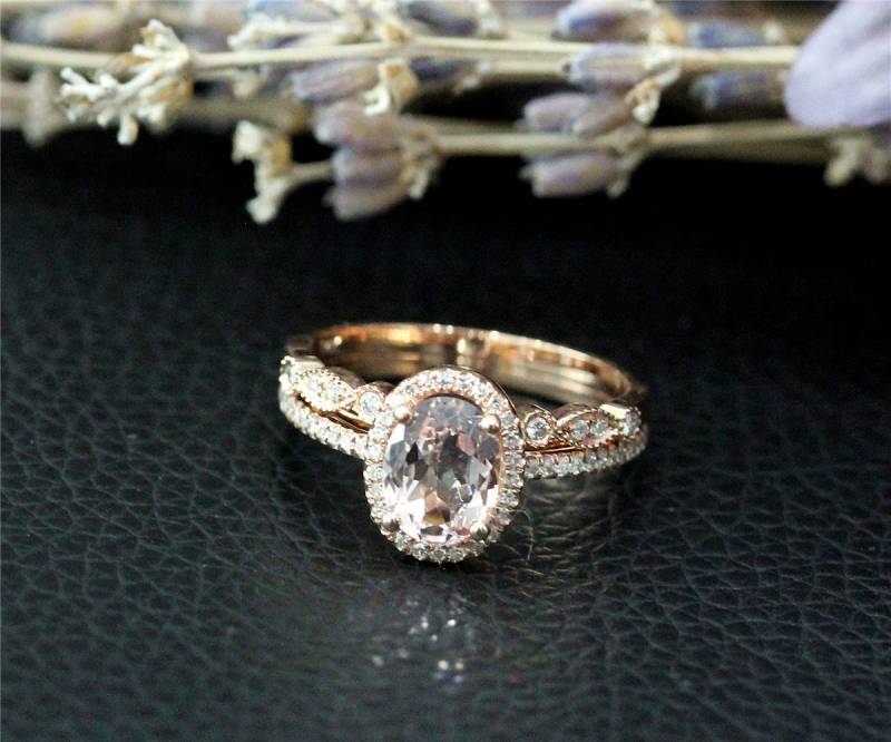 Wunderschönes Set, 6x8mm Oval Geschnitten Vs Natürliche Rosa Morganit Ring Massiv 14K Rose Gold Diamant Ehering Verlobungsring von NidaRings