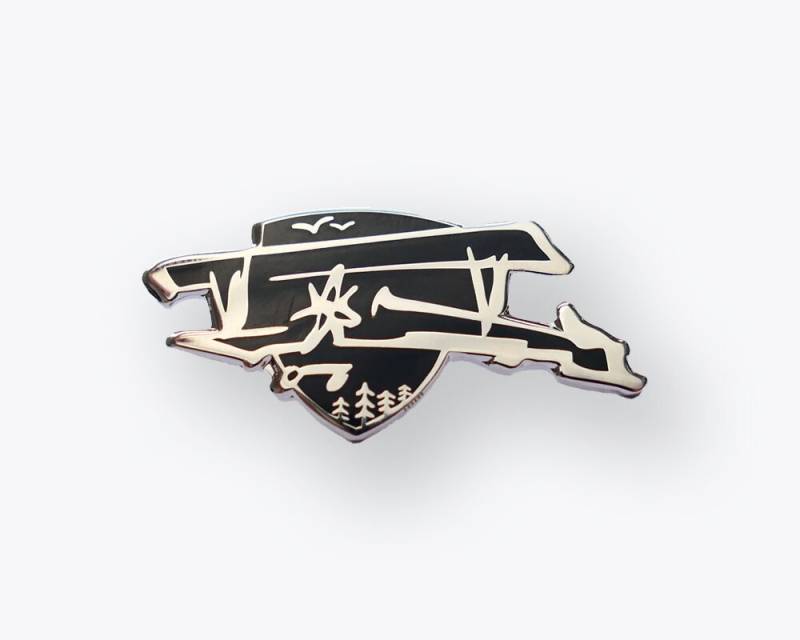 Erste Bi-Plane Anstecknadel | Schwarz Silber Premium Enamel Pin Hart Erste Bi-Plane Anstecknadel | Schwarz Silber Premium Enamel Pin Hart von NightDeskDesign