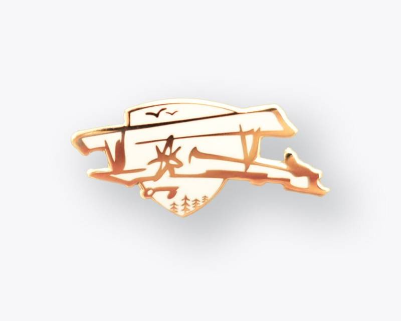Erste Bi-Plane Anstecknadel | Weißgold Premium Enamel Pin Hart Erste Bi-Plane Anstecknadel | Weißgold Premium Enamel Pin Hart von NightDeskDesign