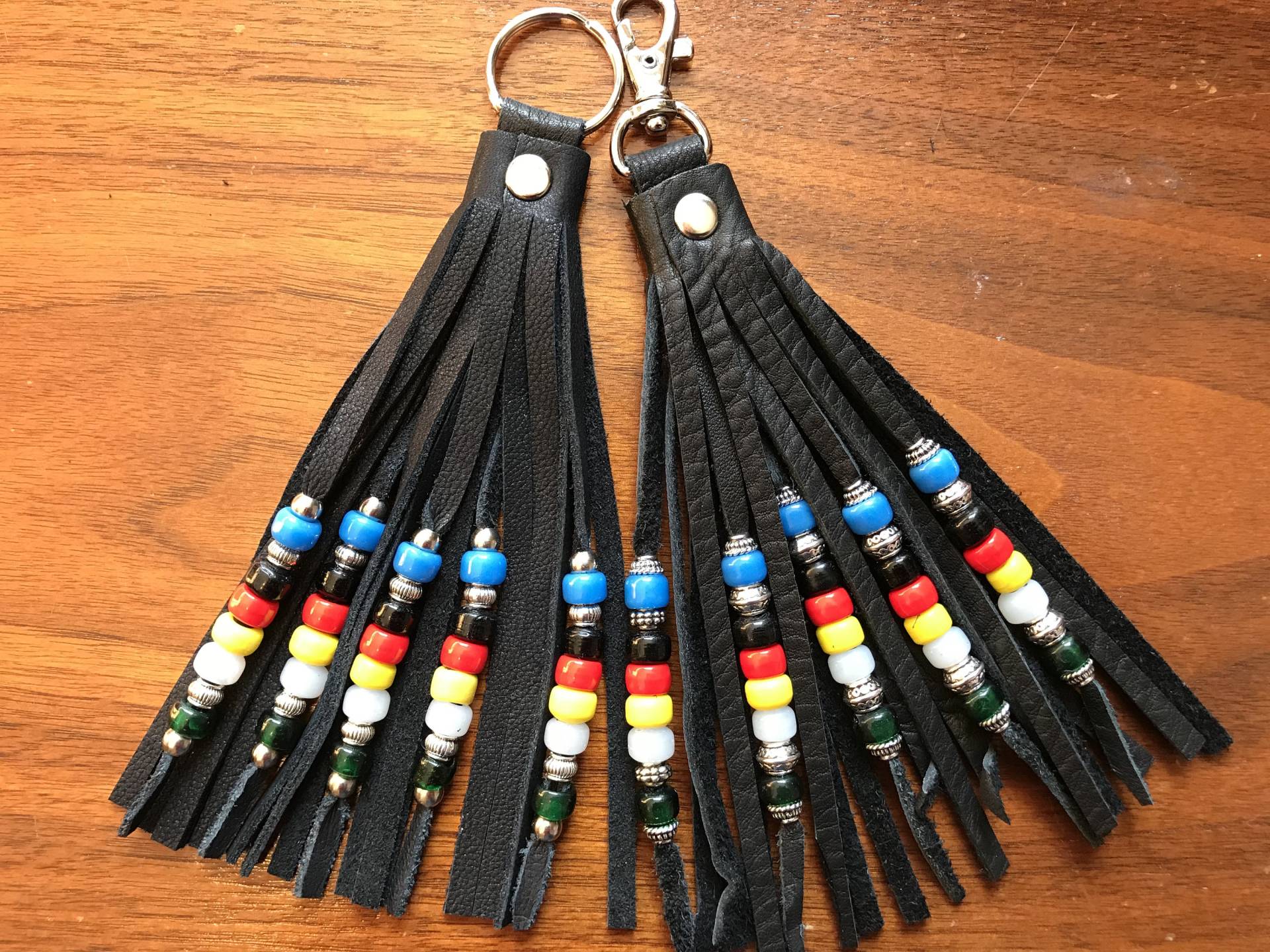 Perlen Leder Quaste Schlüsselanhänger/Drehhaken - 4 Richtungen Doppel Fransen 5 Strang Perlenarbeit Reißverschluss Geldbörse Dekoration Boho Perlen Leder Quaste Schlüsselanhänger/Drehhaken - 4 Richtungen Doppel Fransen 5 Strang Perlenarbeit Reißverschluss Geldbörse Dekoration Boho von NightOwlMarket