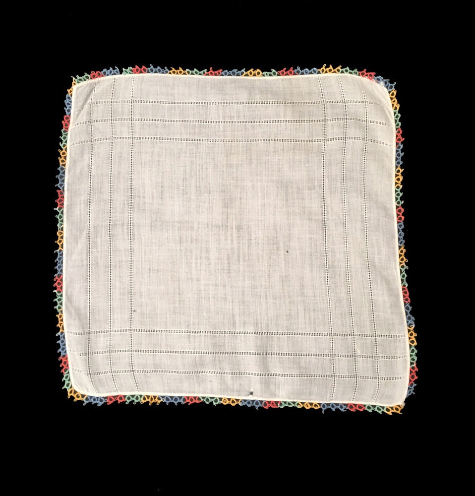 Vintage Hanky, Hankie, Frauen-Taschentuch, Weißes Leinen, Regenbogen-Spitzenrand, Saumnähte, 1950Er Jahre Vintage Hanky, Hankie, Frauen-Taschentuch, Weißes Leinen, Regenbogen-Spitzenrand, Saumnähte, 1950Er Jahre von Nightofjoyvintage