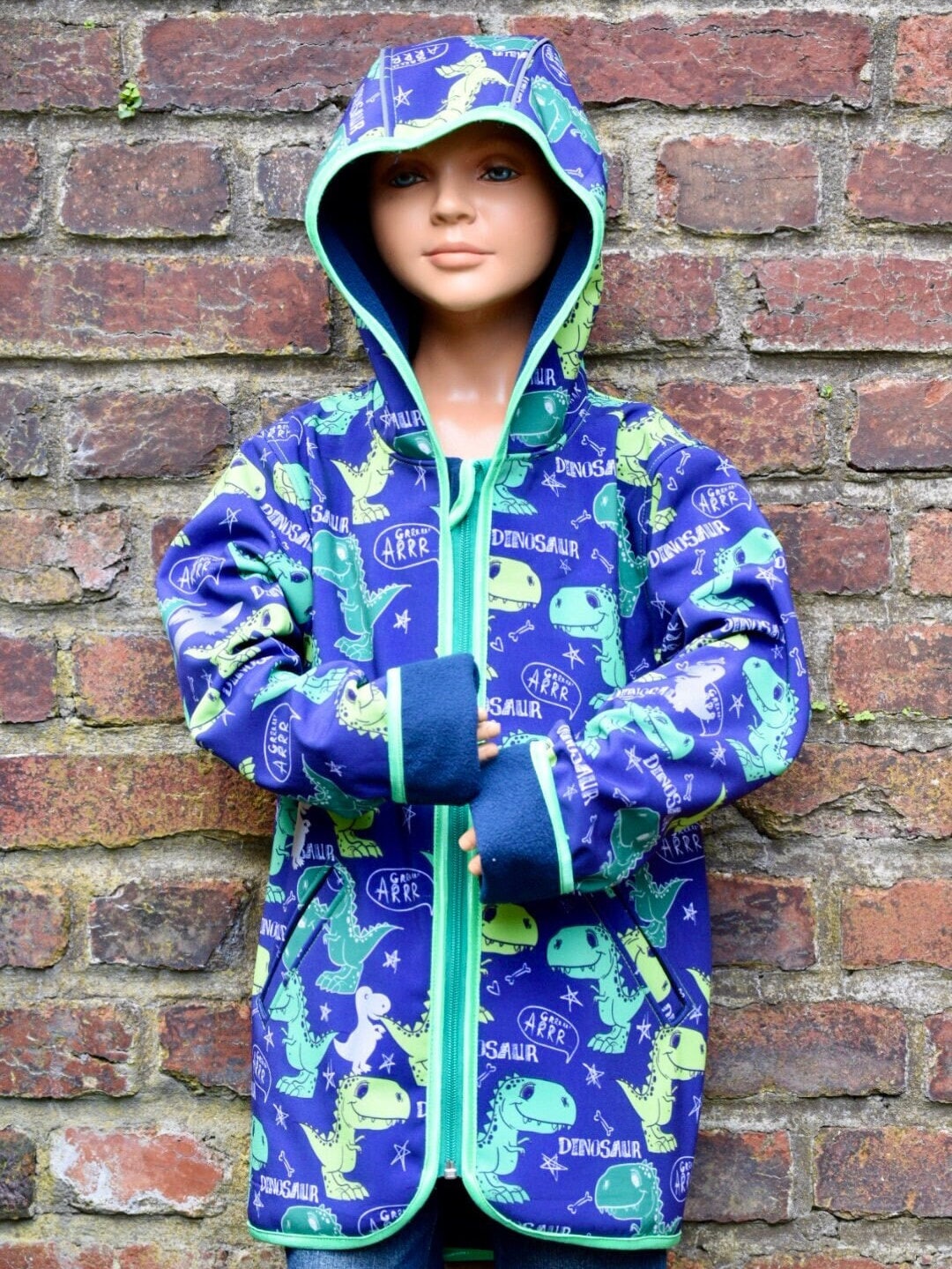 Wundervolle Dinosaurier Softshelljacke Mit Reflektor Dinosauriern Gr. 122/128 von NigritabyNOtto