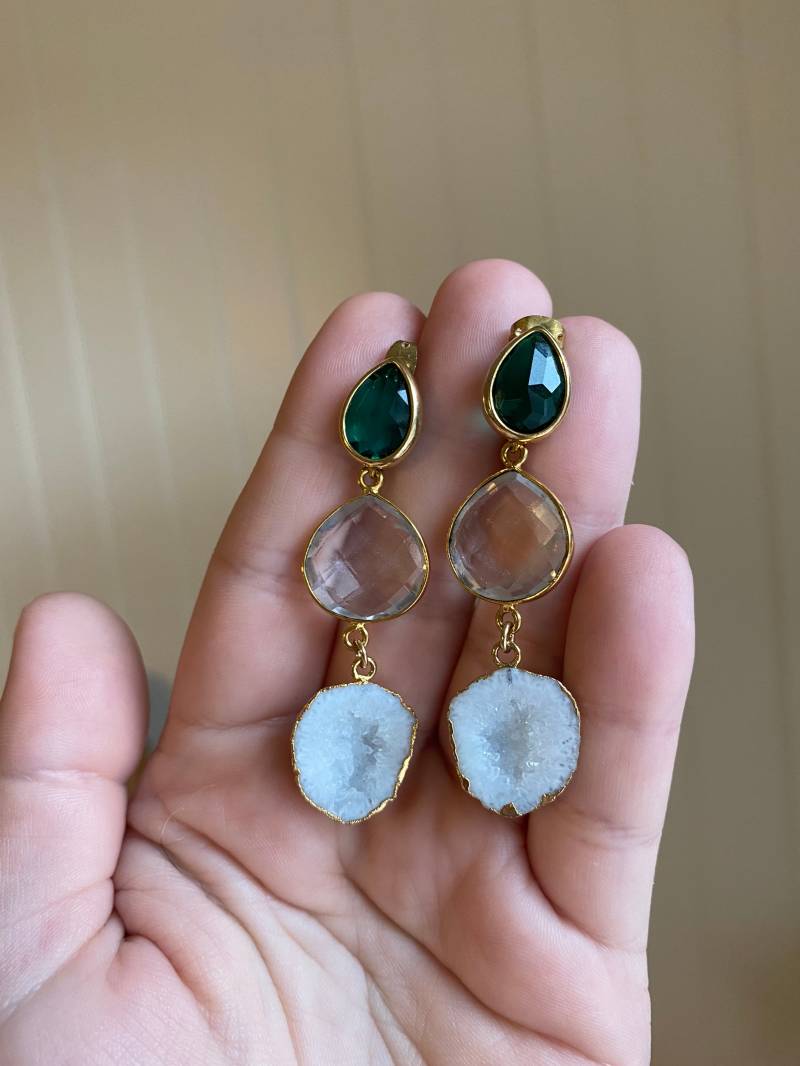Vergoldet Grün Und Weiß Druzy Geode Kristall Tropfen Ohrringe Braut Vergoldet Grün Und Weiß Druzy Geode Kristall Tropfen Ohrringe Braut von NikHufDesigns