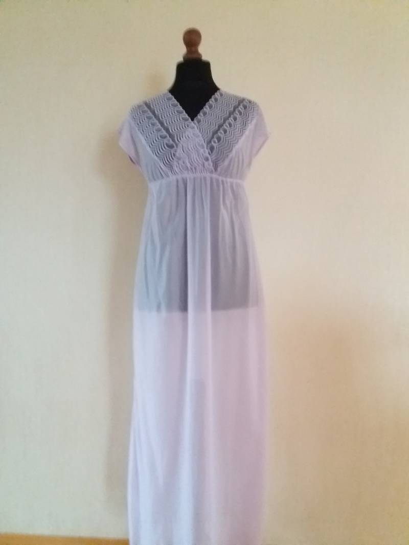 Vintage Maxi Helllila Frauen Nachthemd Mittlerer Größe von NikasClothing