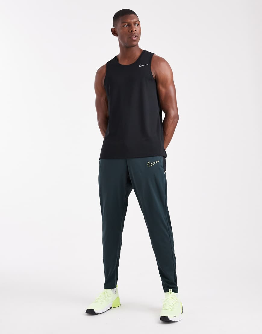 Nike Football - Academy 25 Dri-FIT - Jogginghose in Dunkelgrün von Nike Football