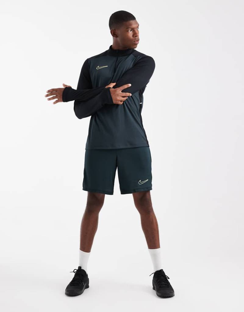 Nike Football - Academy 25 Dri-FIT - Shorts in Dunkelgrün Nike Football - Academy 25 Dri-FIT - Shorts in Dunkelgrün von Nike Football