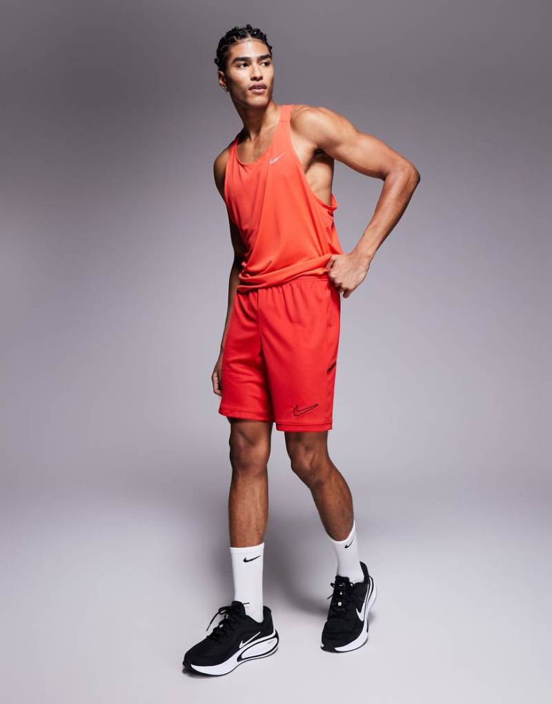 Nike Football - Academy 25 Dri-FIT - Shorts in Rot von Nike Football