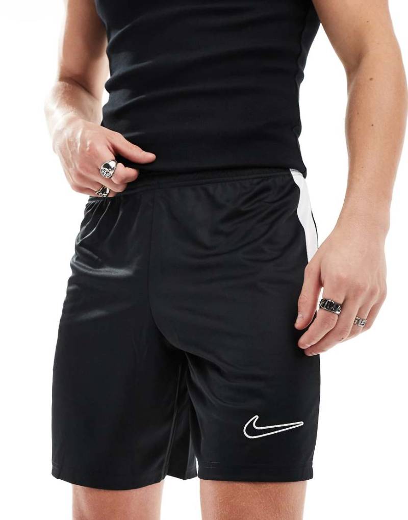 Nike Football - Academy Dri-FIT - Shorts in Schwarz mit Bahnen-Design von Nike Football